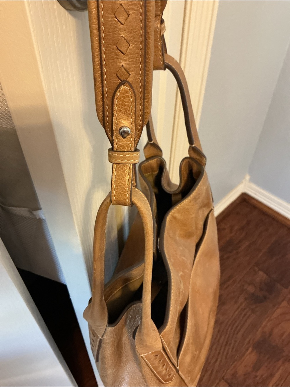 FRYE DISTRESSED LEATHER BUCKET BAG - Picture 5 of 9